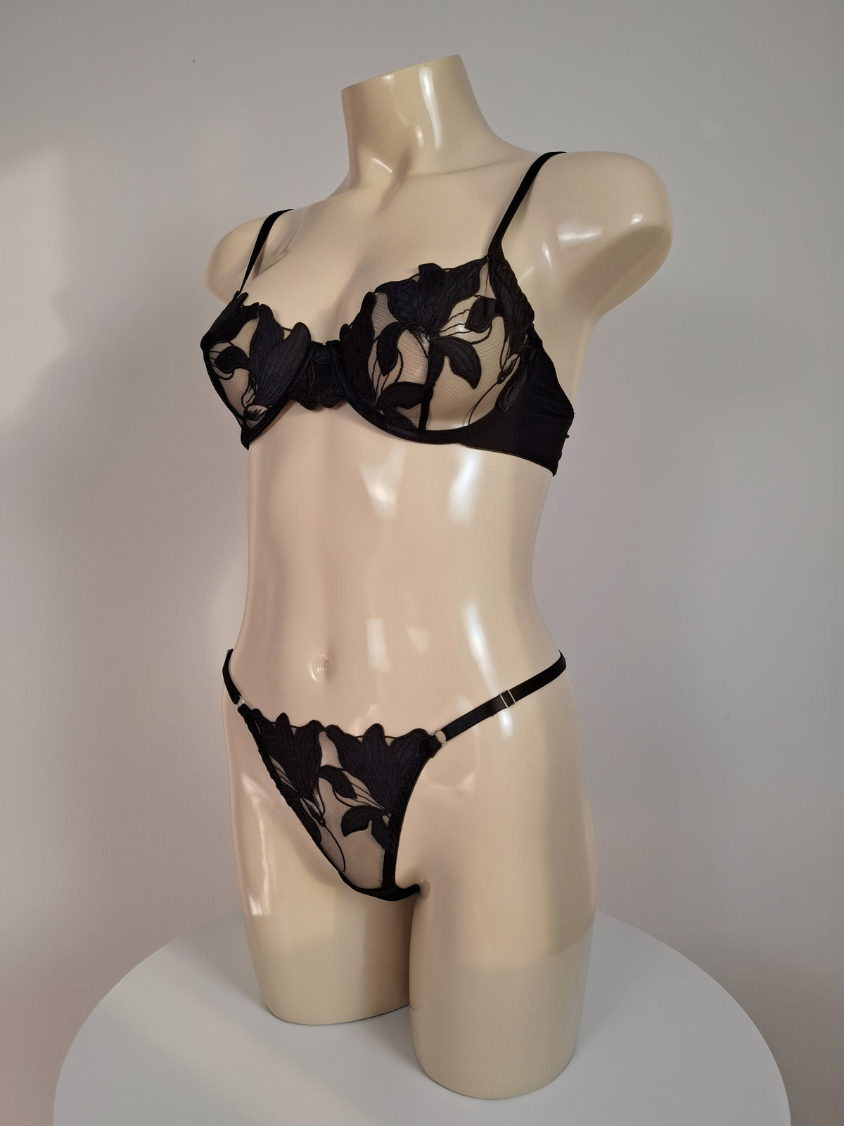 Black Lily Set
